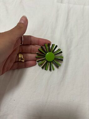 Green Daisy-Style Women’s Brooch - Unbranded
